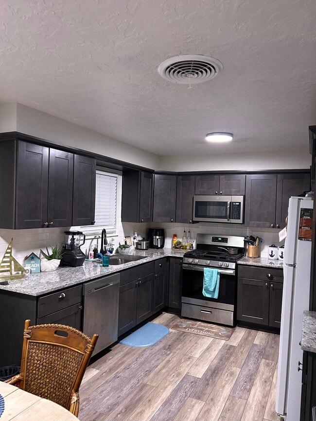 Building Photo - 1329 Kansas St