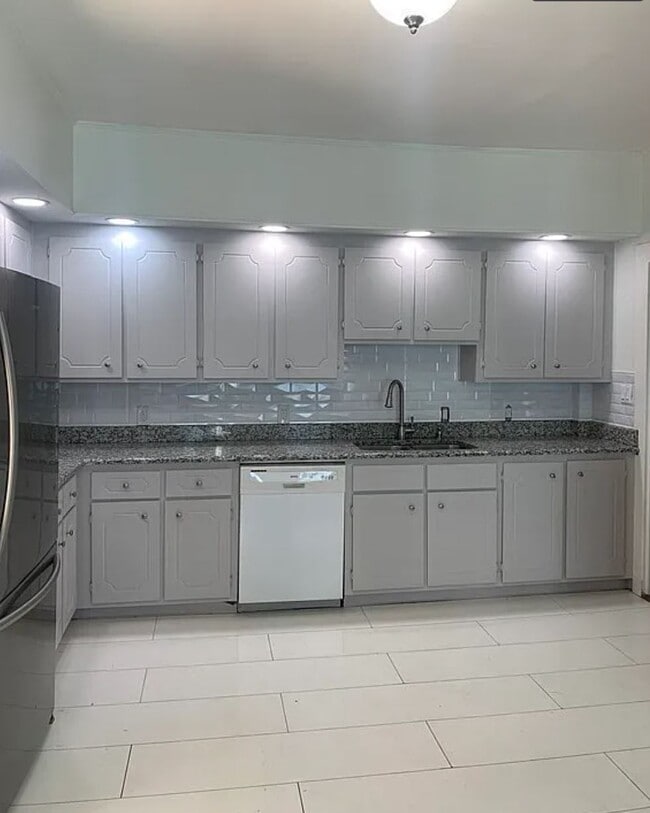 Photo - 21 Wenham St Apartment