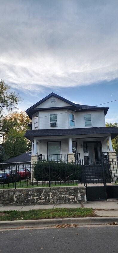 Building Photo - 1 S Cagwin Ave