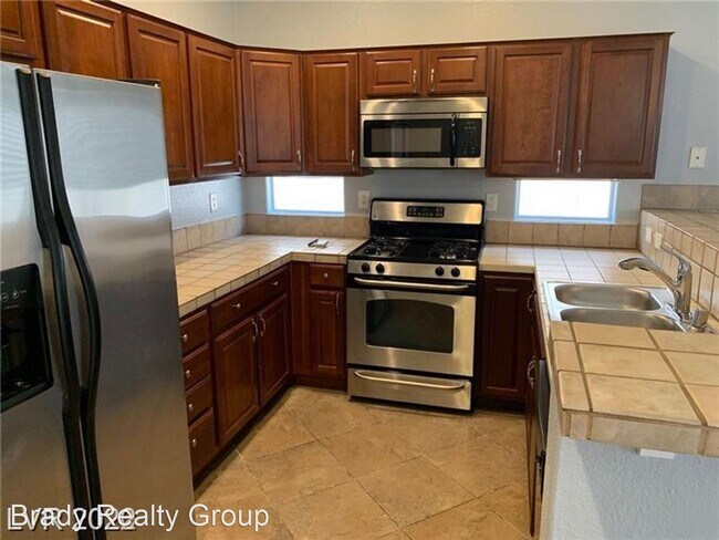 Building Photo - 3 br, 2.5 bath House - 6012 Traviata Ave