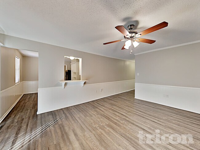 Foto del edificio - 429 W Ferndale Ln
