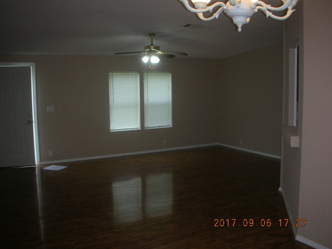 Building Photo - 451303 Old Dixie Hwy