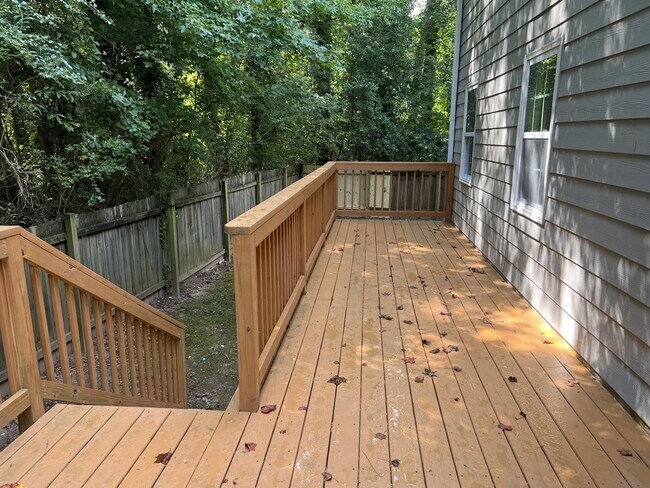Building Photo - 1884 Shamrock Dr