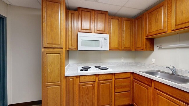 Building Photo - 5585 Straub Rd