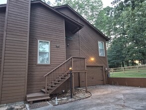 Building Photo - 330 Holiday Ln