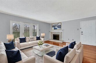 Building Photo - 7705 Meadow Park Dr