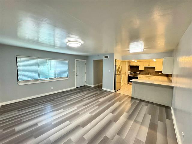 Foto del edificio - 5819 Harvest Hill Rd