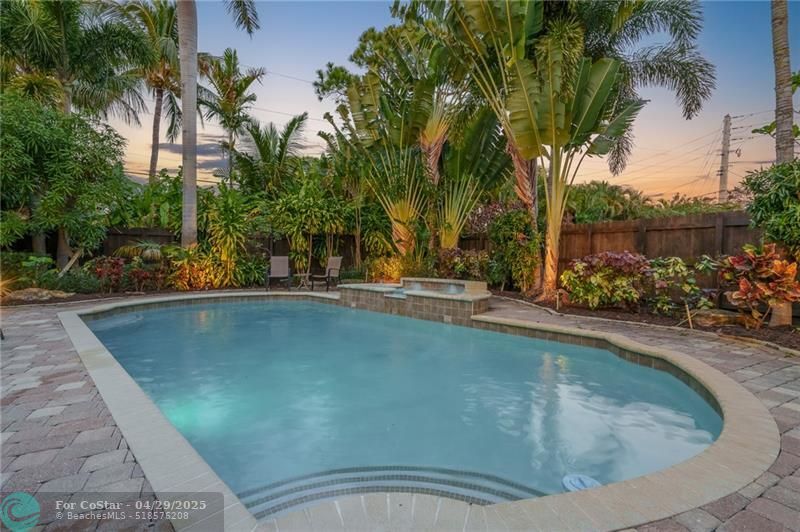 Foto principal - 425 NE 25th St