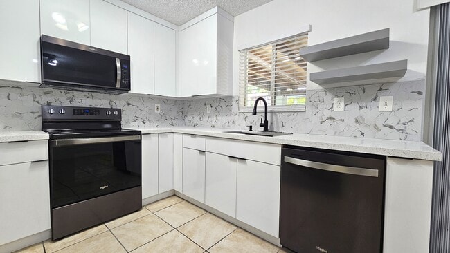 Building Photo - 10611 SW 170th Ter