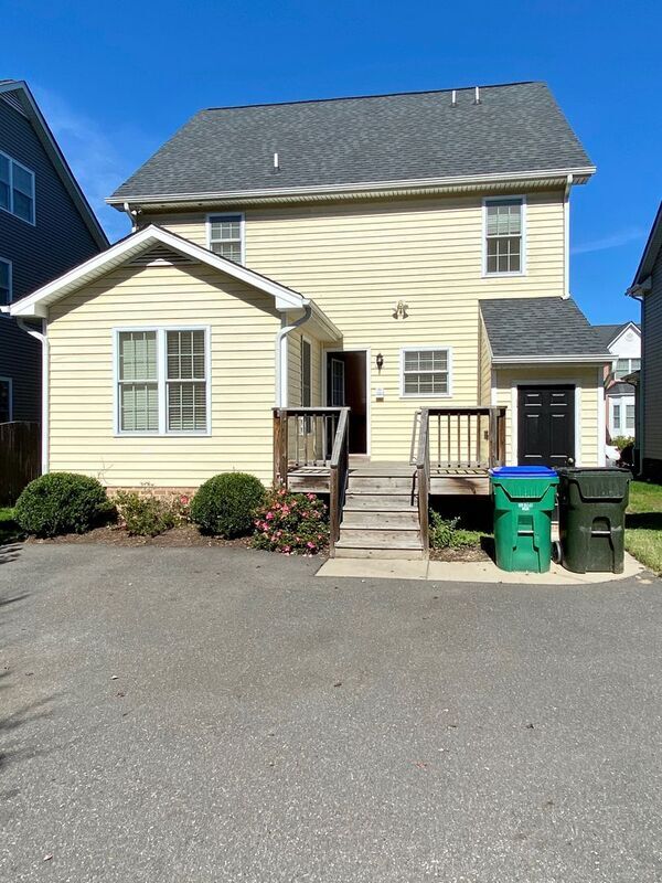 Building Photo - 1617 Kemper St