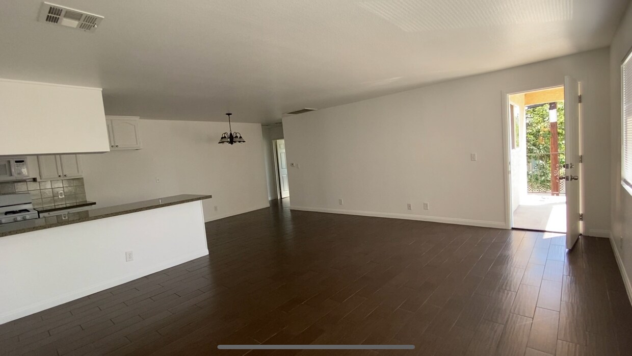 Entry, Living Room - 6550 Balboa Blvd