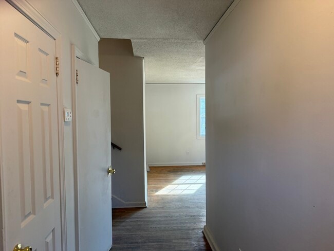 Building Photo - 501 Crestfield Rd