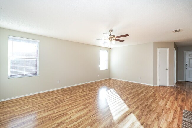 Foto del edificio - 1625 Sierra Meadow Ln