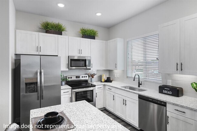 Foto del edificio - 7146 Rustle Rd
