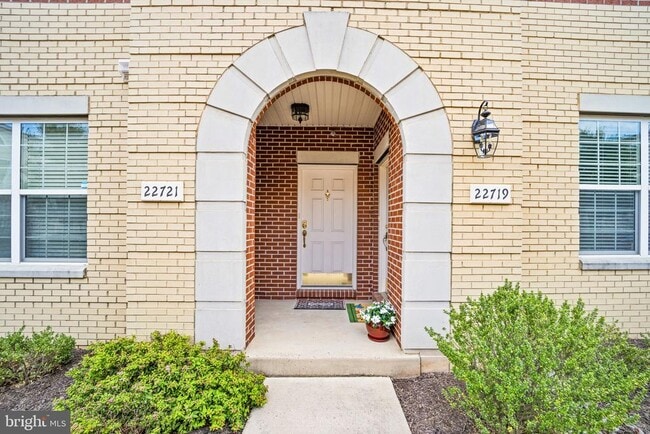 Building Photo - 22721 Beacon Crest Terrace