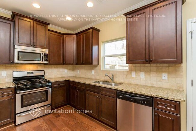 Foto del edificio - 1313 Invermere Dr SE
