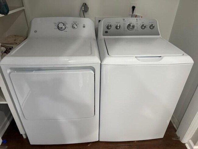 Foto del edificio - 200 Old Spring Hill Ln