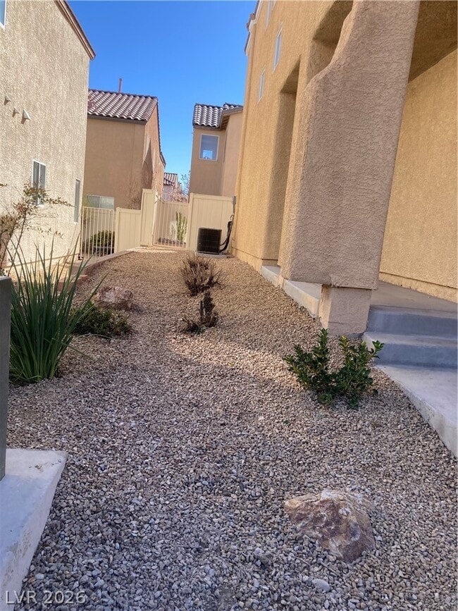 Building Photo - 9519 Milkweed Canyon Ave