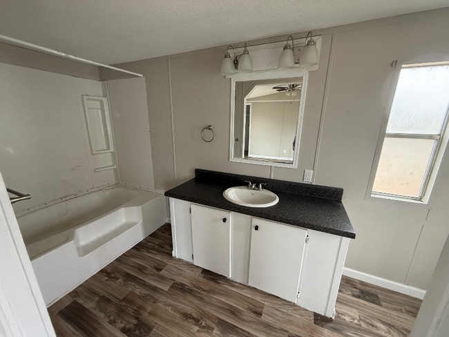 Foto del edificio - 80 Redwood Ln