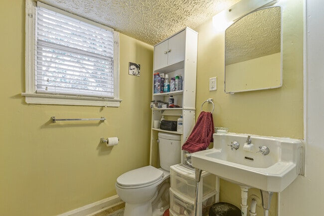 Building Photo - 1377 Scott Blvd