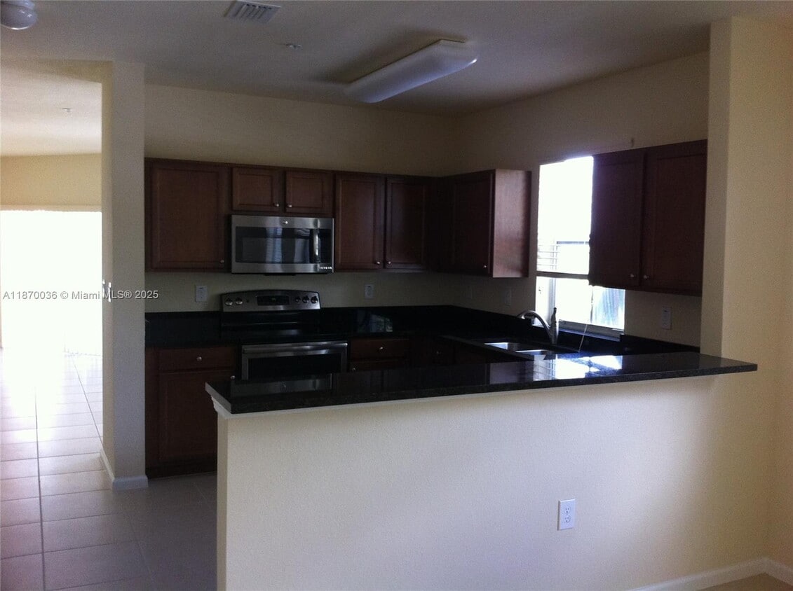 Foto principal - 8960 NW 97th Ave