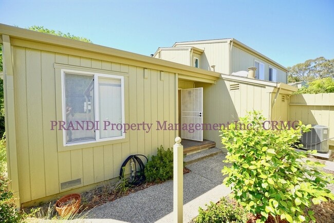 Building Photo - San Rafael End Unit Condo, Near Waterway w...
