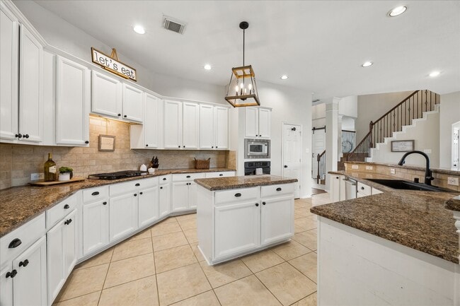 Building Photo - 1125 Shady Knoll Ln