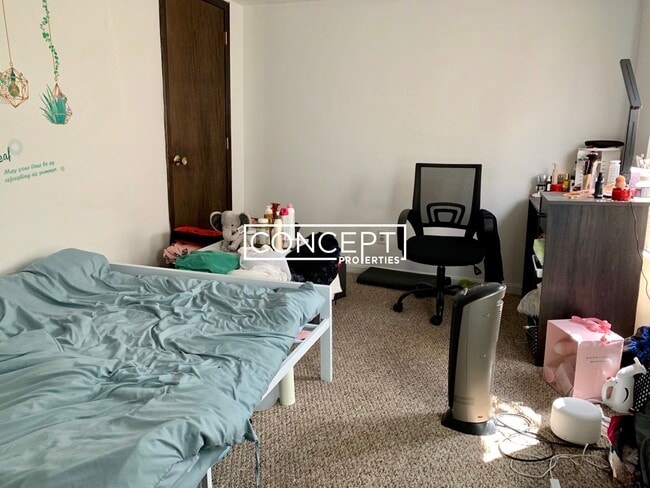 Building Photo - 10 Shepard St