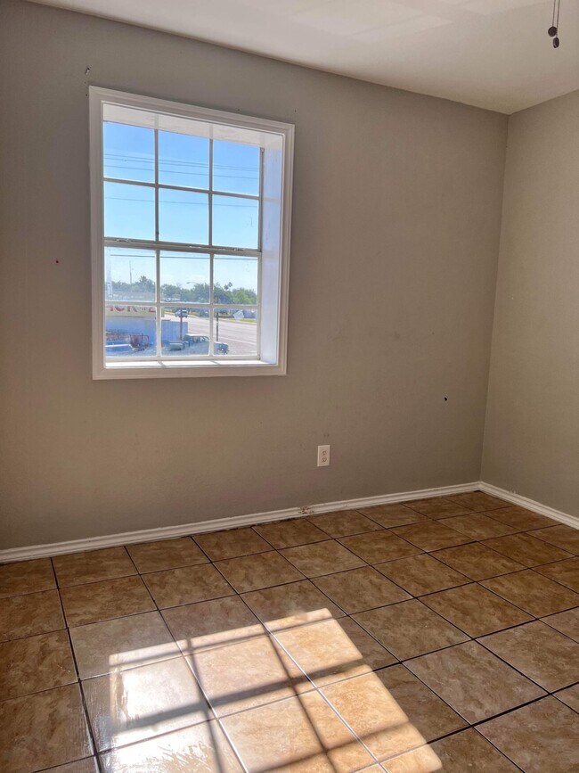 624 W Santa Rosa Ave, Edcouch, TX 78538 Apartments in Edcouch, TX