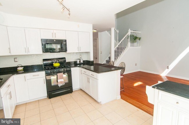 Building Photo - 6 Howe Ct