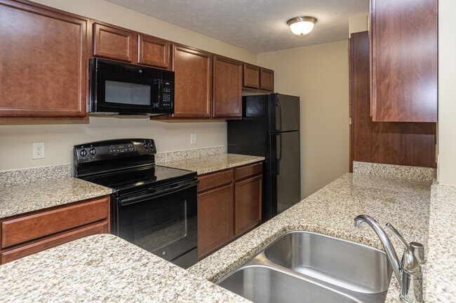 3BR, 2BA - 1,350 SF - Kitchen - Oldham Oaks