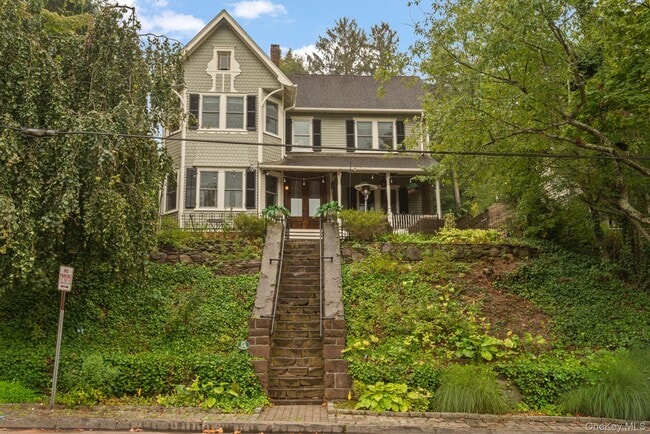 Building Photo - 56 Scudder Ave