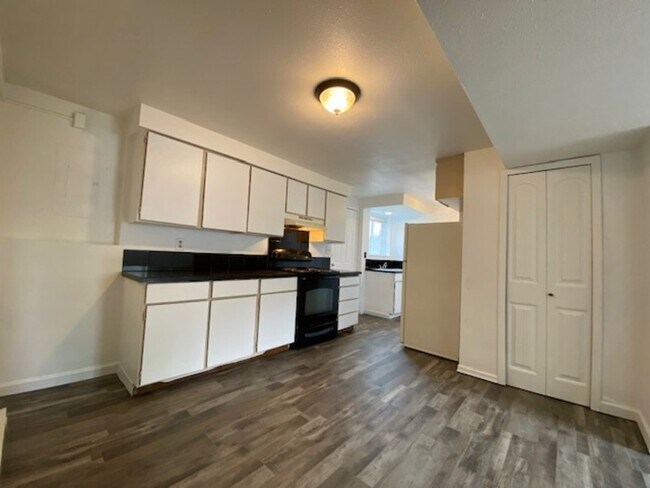 Foto del edificio - 1631 E Rowan Ave