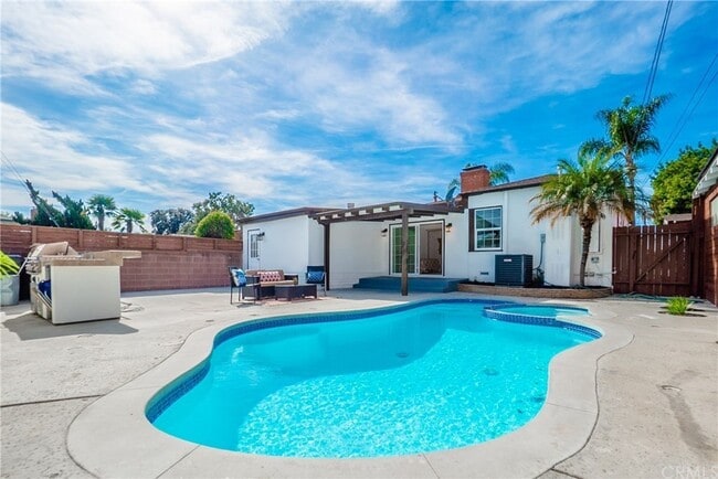 Building Photo - 3600 Gardenia Ave