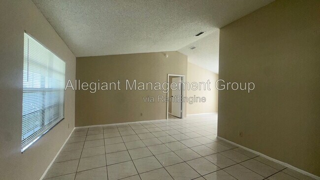 Foto del edificio - 7107 Blair Dr