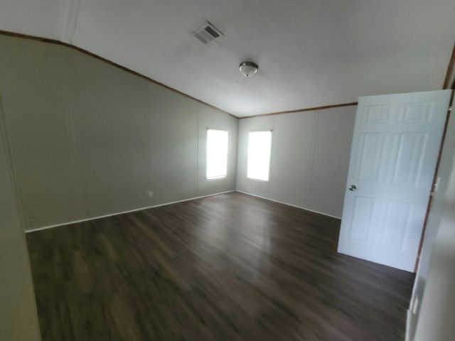 Foto del edificio - 4925 Clewis Ave