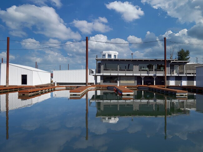 Foto del edificio - 3307 NE Marine Dr