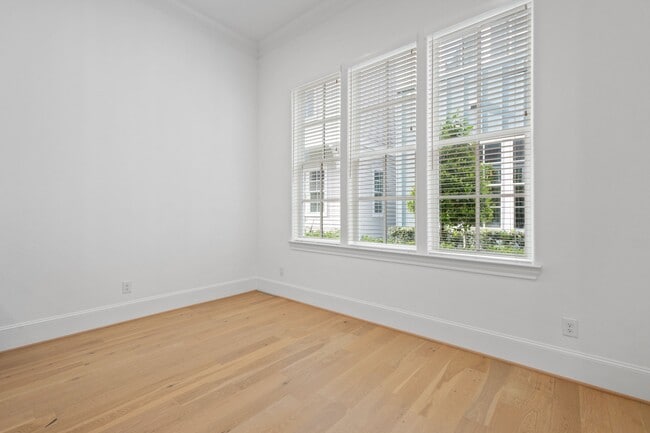 Building Photo - 614 Delmar St