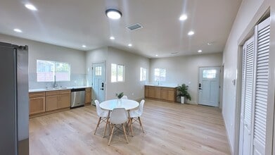 Building Photo - 11156 S Dallas Dr