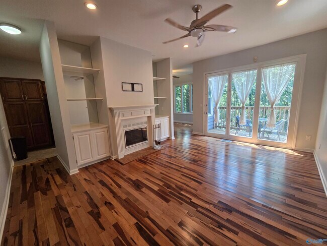 Building Photo - 211 Knollridge Cir SE