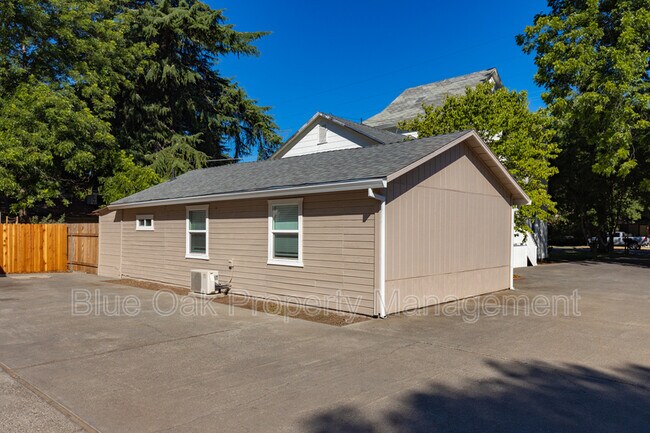 Foto del edificio - 1507 W 5th St