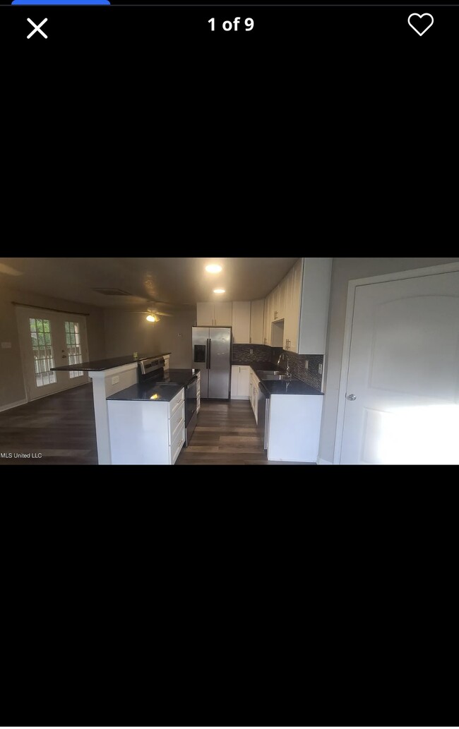 Building Photo - 349 Hiller Dr
