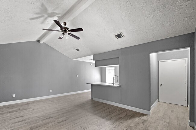 Foto del edificio - 4802 Croker Ridge Rd