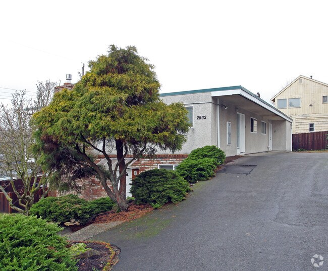 Foto principal - 2932 Mayfair Ave N