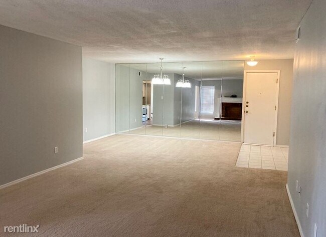 Building Photo - 3 br, 2 bath Condo - 970 N Spoede Rd