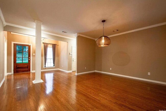 Building Photo - 20 Bouresse Dr