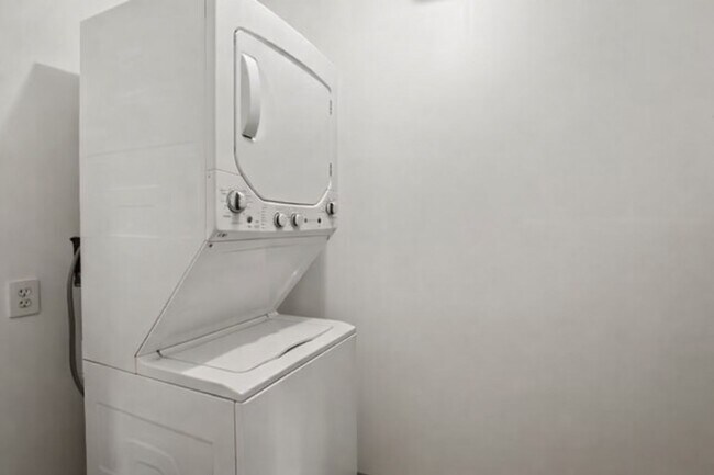 Building Photo - 40325 Plymouth Rd