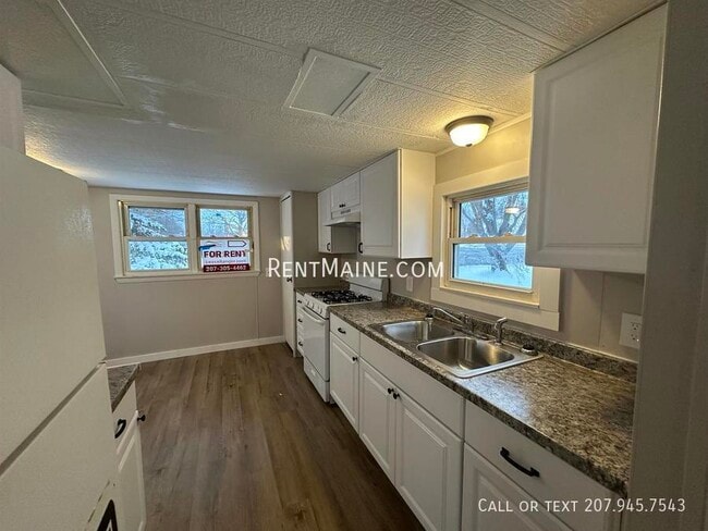 Building Photo - 30 Exeter Rd