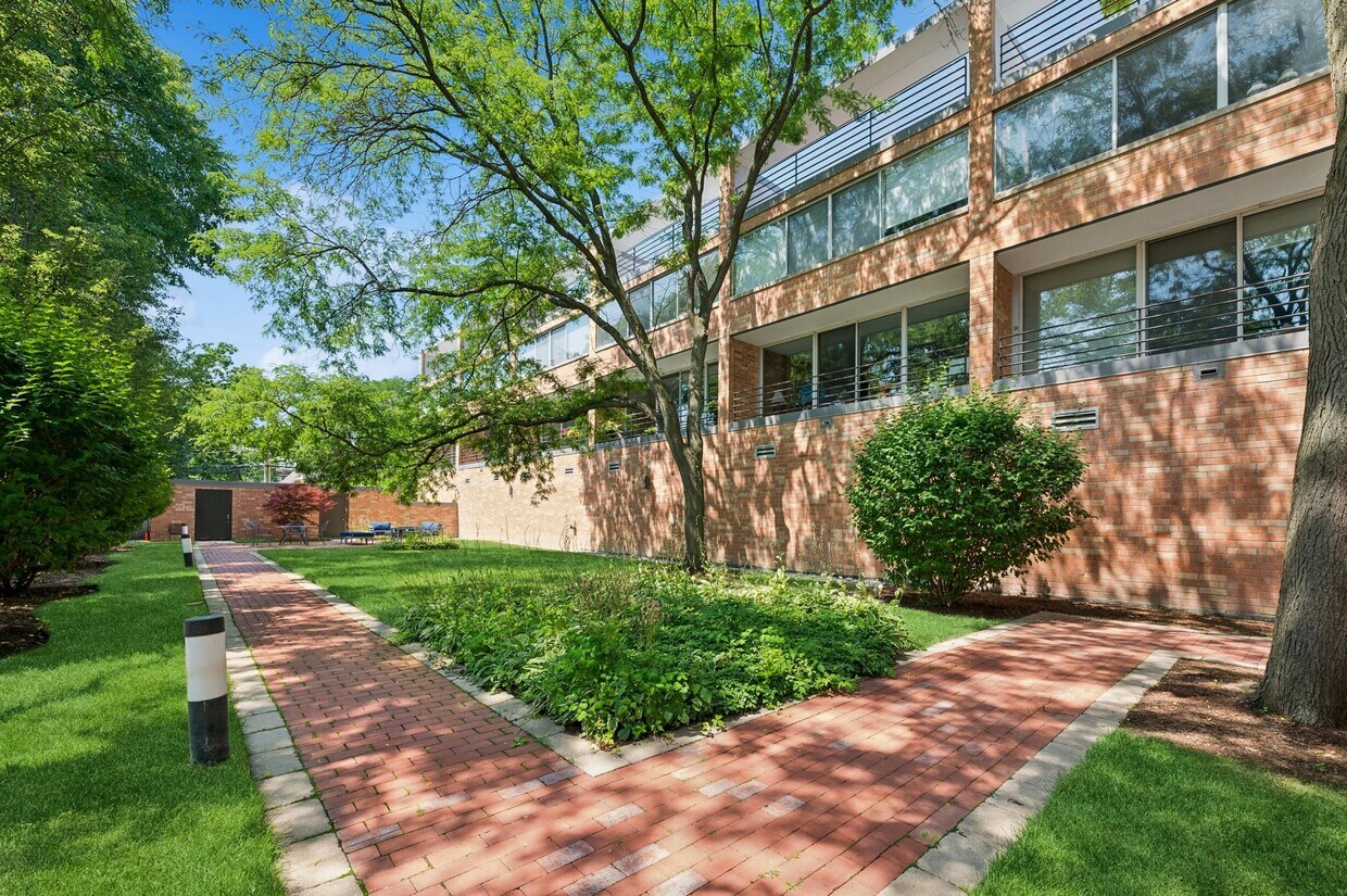 Foto principal - 630 Vernon Ave