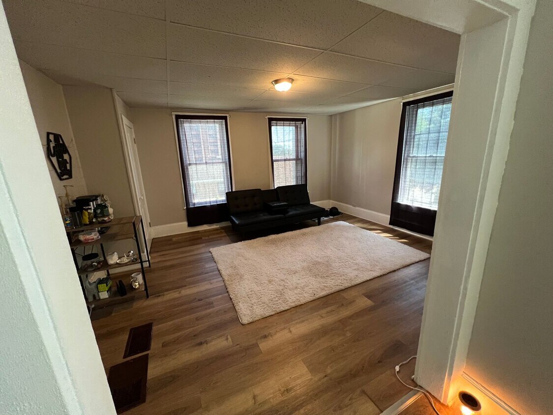 531 N Appleton St Unit Upper, Appleton, WI 54911 Room for Rent in